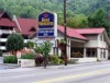 Crossroads Inn & Suites