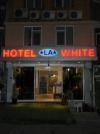 Hotel La White