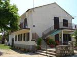 Three-Bedroom Apartment Silo near Sea