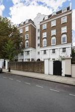 Three Bedroom Apartment in Bayswater