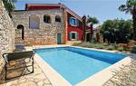 Five-Bedroom Holiday home Umag with a Sauna 08