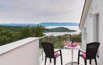 Two-Bedroom Holiday Home with Sea View in Njivice