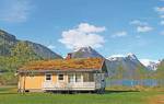 Two-Bedroom Holiday home with a Fireplace in Fjærland