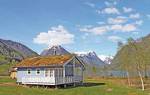 Two-Bedroom Holiday home with Sea View in Fjærland